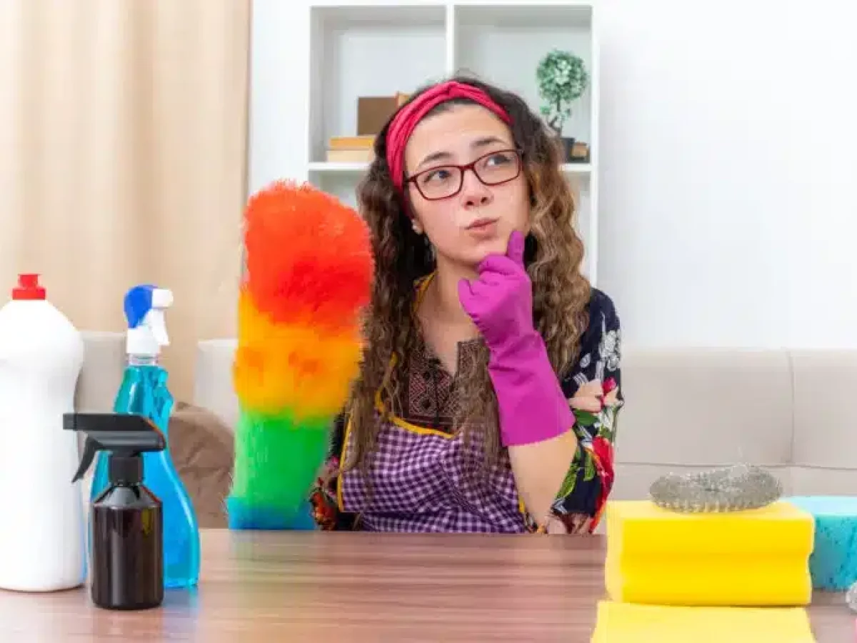 Ξεχάστε το ξεσκόνισμα: Το φυσικό σπρέι με 4 υλικά που απωθεί τη σκόνη για εβδομάδες