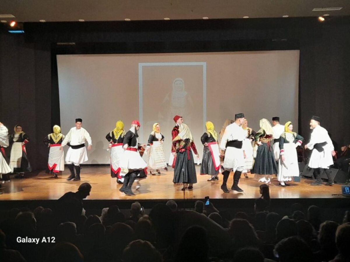 Ξεχώρισε ο Σύλλογος Μεγαλοχωρίου στην παράσταση «Τι καλά το λέει τ’ αηδόνι»