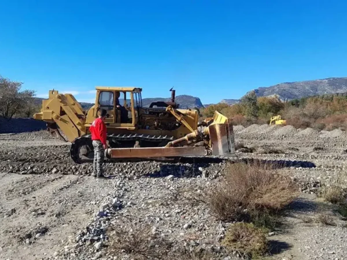 Ξεκίνησαν αντιπλημμυρικές εργασίες στους Δήμους Καρύστου και Κύμης – Αλιβερίου