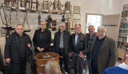xenagisi-sto-mousio-pirgetou-me
