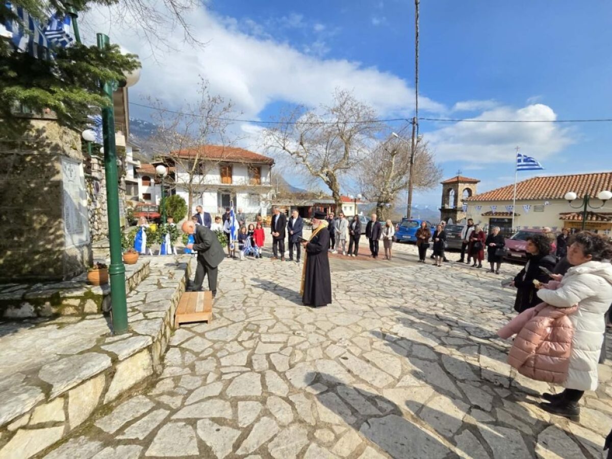 Ξυλοπάροικο: Με συγκίνηση και περηφάνια τίμησαν οι 180 κάτοικοι την 25η Μαρτίου