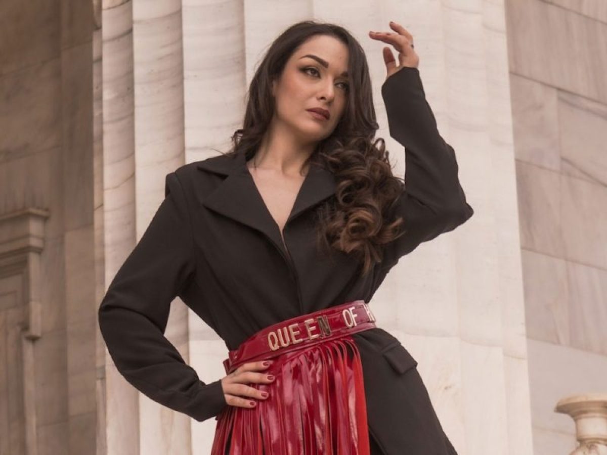 Ζαφειρία Σαάπογλου: Η σχεδιάστρια που επιλέγουν οι μεγαλύτεροι σταρ της Ελλάδας