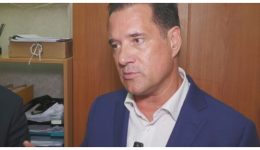Άdonis-sto-kostv-teli-Αpriliou