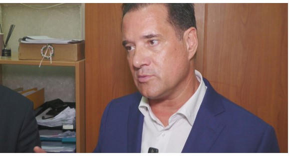 Άdonis-sto-kostv-teli-Αpriliou