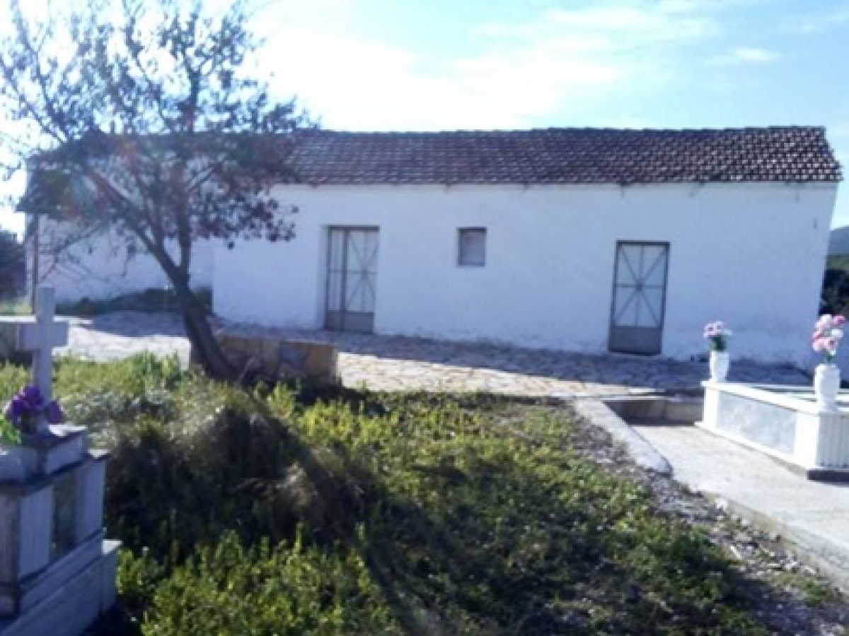 Άγιος Χριστόφορος Μαχαιρά Ξηρομέρου: Μνήμη, ευσέβεια, μύθος και ασβέστης…