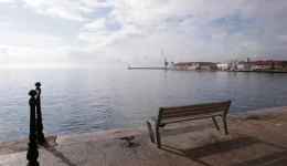 Άstatos-keros-me-topikes-vroches