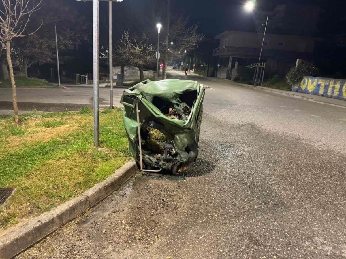 Αγρίνιο: Φωτιές σε κάδους στην περιοχή του Αγίου Χριστοφόρου (φωτο)