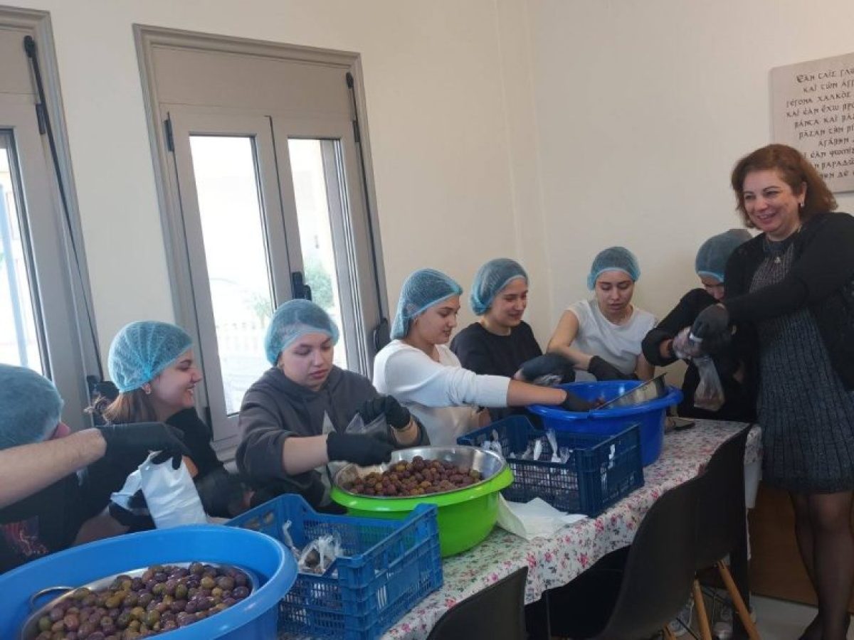 Αγρίνιο: Μάθημα Εθελοντισμού για το 5ο ΓΕΛ στα συσσίτια του Ναού Αγίου Δημητρίου