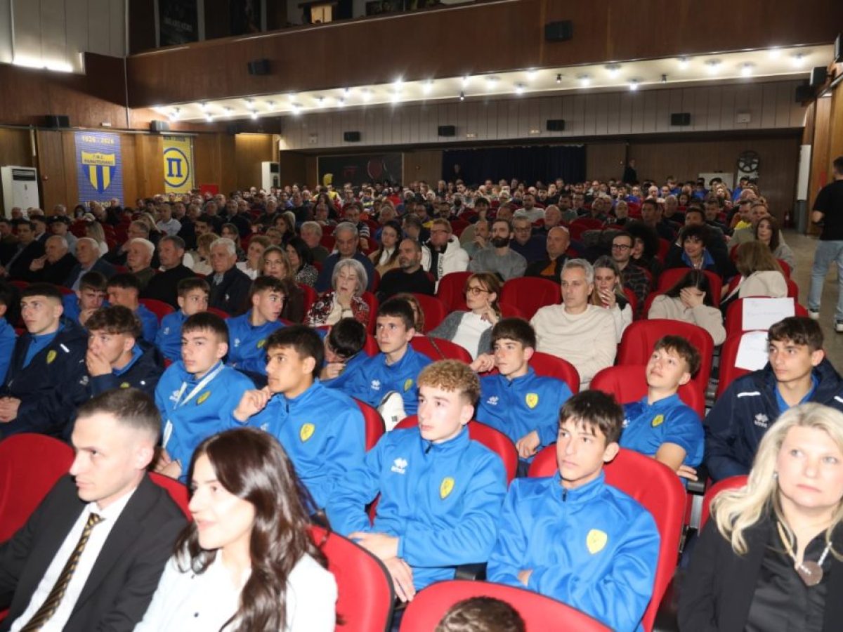 Αγρίνιο: Σε κατάμεστη αίθουσα η πρεμιέρα του ντοκιμαντέρ για τα 100 χρόνια του Παναιτωλικού