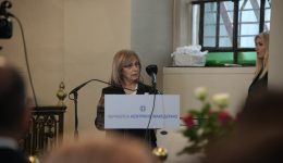 Αidona-i-25i-martiou-apoteli