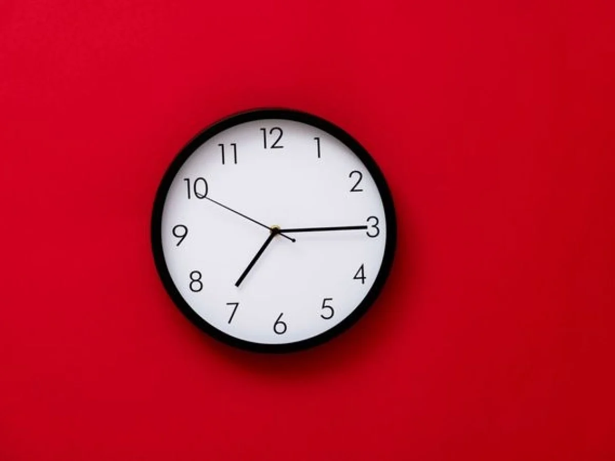 Αλλαγή ώρας 2026: Πότε γυρίζουμε τους δείκτες των ρολογιών