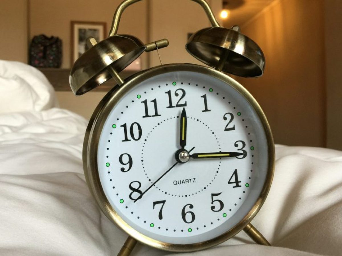 Αλλαγή ώρας 2026: Πότε γυρίζουμε τα ρολόγια μια ώρα μπροστά και μπαίνουμε στη θερινή