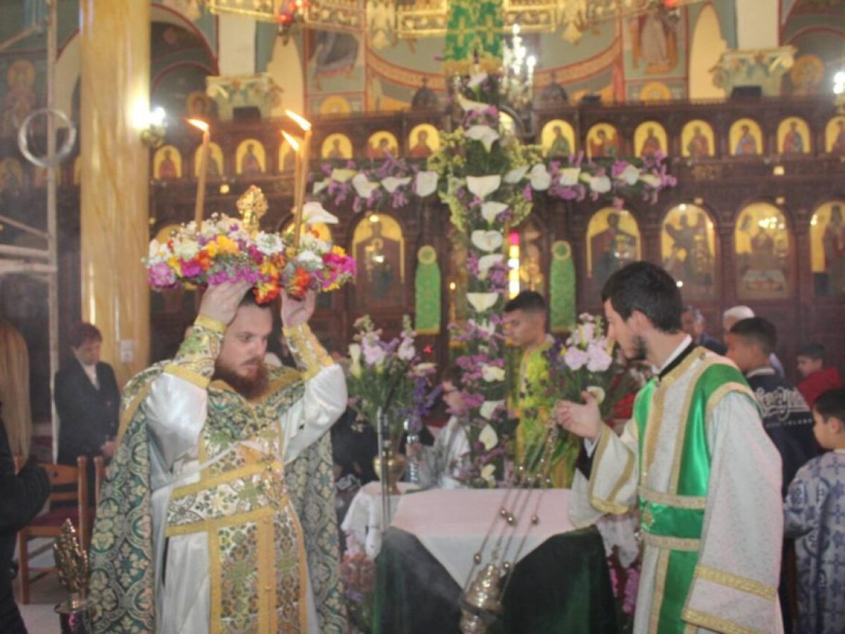 Αμφιλοχία: Με πνευματική κατάνυξη η περιφορά του Τιμίου Σταυρού την Κυριακή της Σταυροπροσκυνήσεως