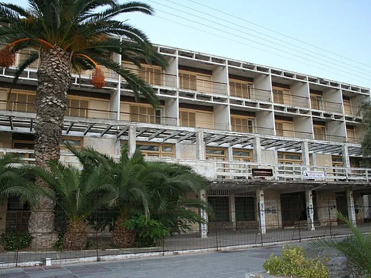 Απεντάχθηκε το έργο του Ξενία Σπάρτης – Ερωτήματα για το μέλλον του ιστορικού κτιρίου