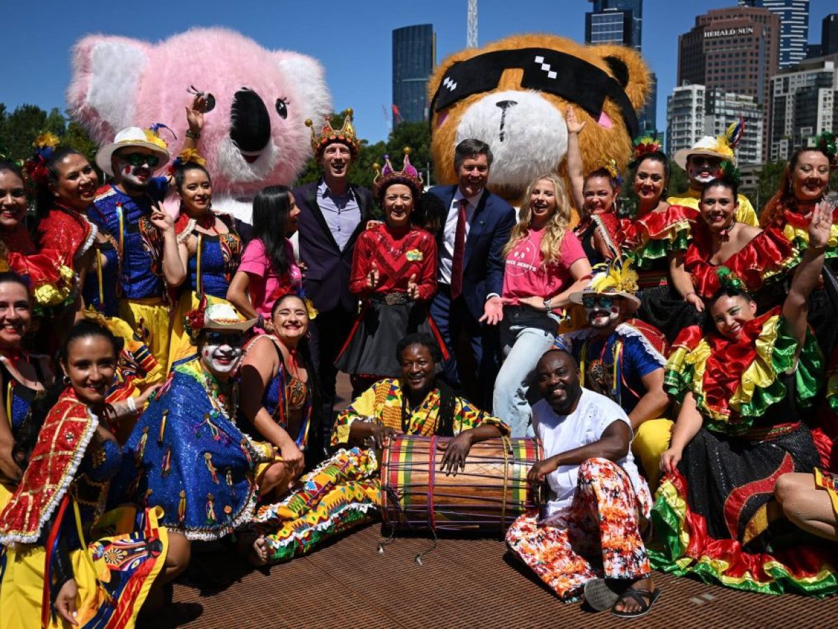 Απειλούν με προσφυγές μετά την απαγόρευση της σημαίας του Ήλιου της Βεργίνας στο Φεστιβάλ Moomba