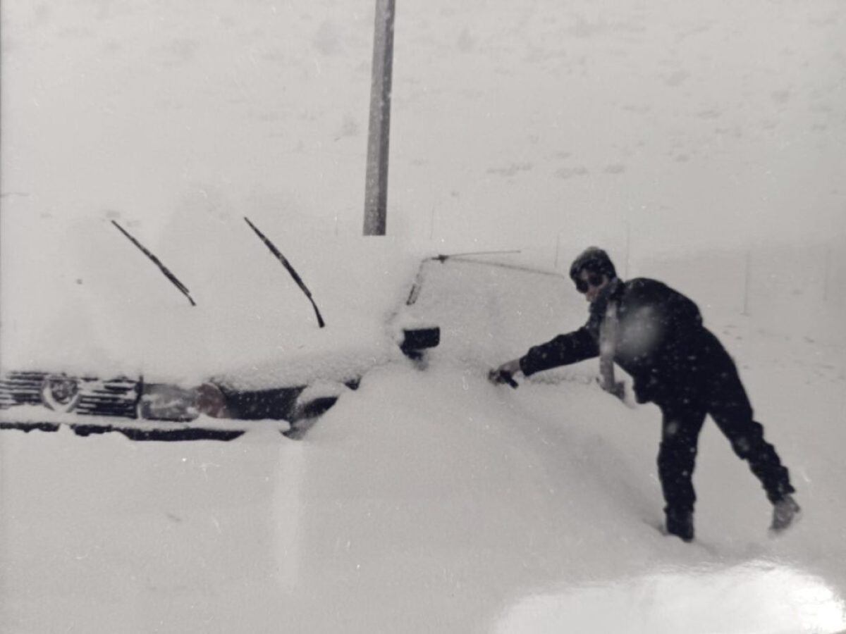 Από τη λιακάδα του 2026 στον ιστορικό χιονιά του 1987 – Οι εκπλήξεις του καιρού στις 9 Μαρτίου