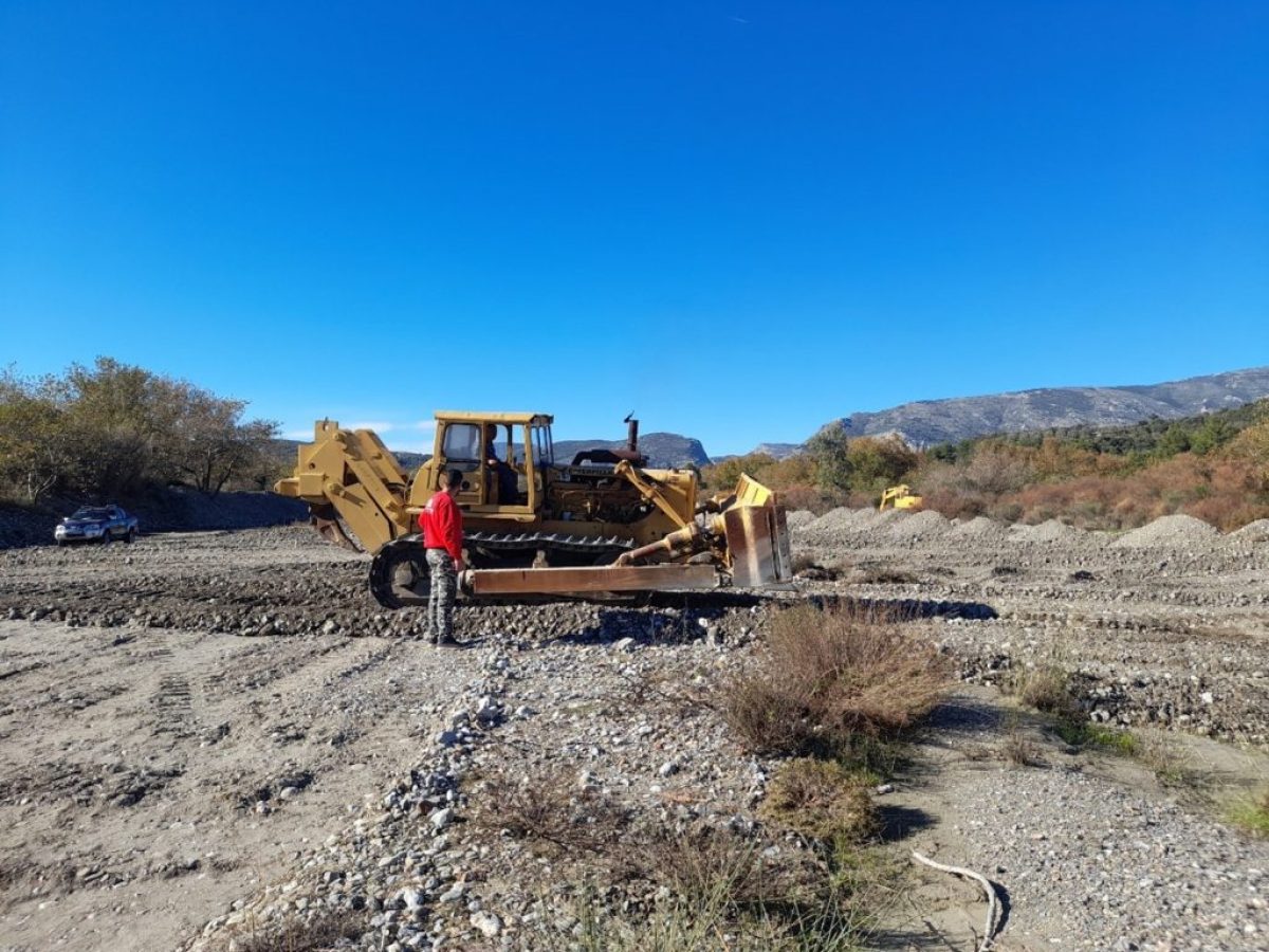 ΑΠΟ ΤΗΝ ΠΕΡΙΦΕΡΕΙΑ ΣΤΕΡΕΑΣ ΕΛΛΑΔΑΣ Ξεκίνησαν αντιπλημμυρικές εργασίες στους Δήμους Καρύστου και Κύμης – Αλιβερίου 