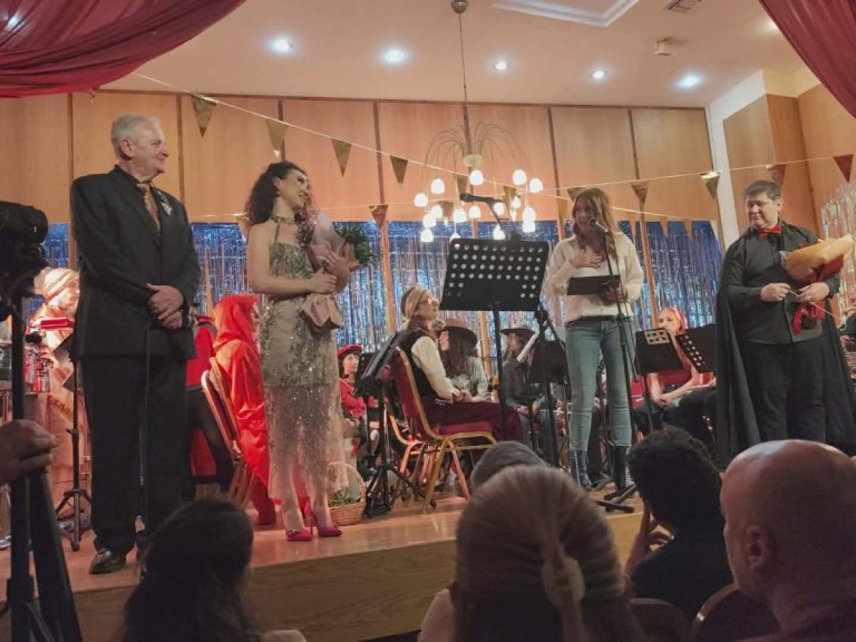 Αποκριάτικη βραδιά γεμάτη μουσική και σάτιρα από τη Φιλαρμονική Εταιρία Λευκάδας