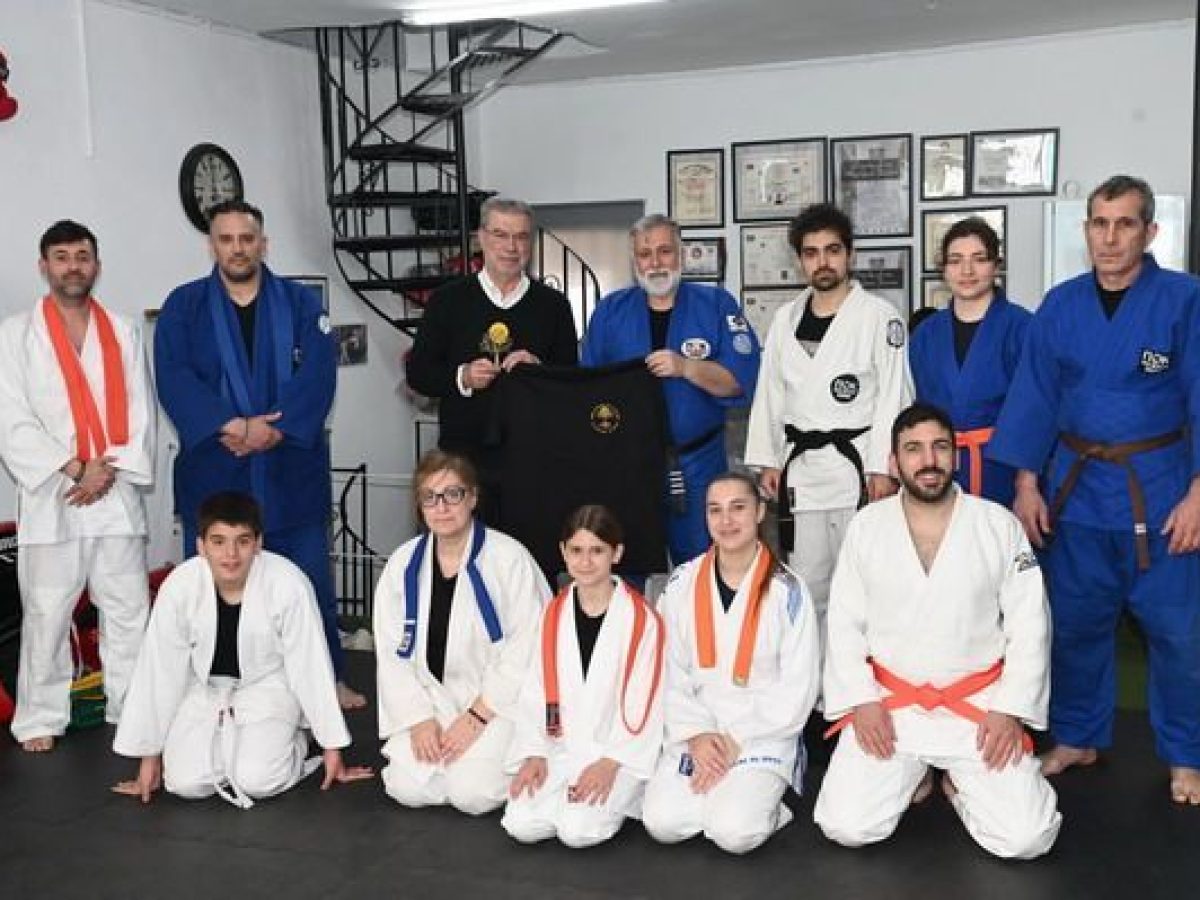 Απονομές Πιστοποιήσεων στον Α.Σ. Carpe Diem Ταύρου με παρουσία του Δημάρχου (εικόνες)