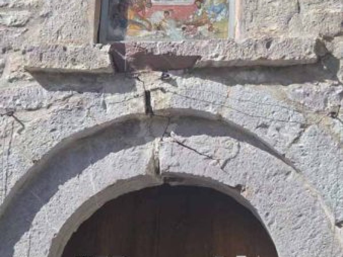 Αργιθέα μετά τον σεισμό 4,7 R: Διακοπές ρεύματος, θολό νερό, κατολισθήσεις και ζημιές