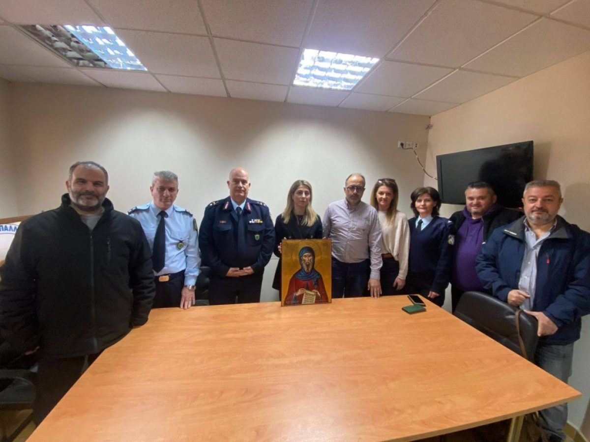 Αστυνομικοί Αγρινίου: Η εικόνα του Άγιου Αντωνίου τοποθετήθηκε στο παρεκκλήσι του Αγίου Αρτεμίου στη μνήμη του Αντώνη Πελέκη
