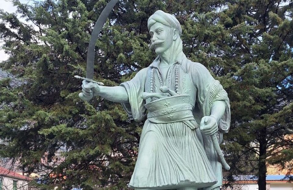 &Alpha;chaia-stin-kertezi-to-mnimosino