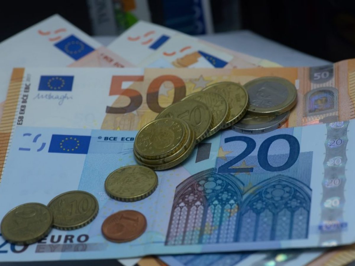 &Alpha;&nu;&alpha;&delta;&rho;&omicron;&mu;&iota;&kappa;ά έ&omega;&sigmaf; 9.568 &epsilon;&upsilon;&rho;ώ &gamma;&iota;&alpha; &sigma;&upsilon;&nu;&tau;&alpha;&xi;&iota;&omicron;ύ&chi;&omicron;&upsilon;&sigmaf;-&Pi;&omicron;&iota;&omicron;&iota; &theta;&alpha; &delta;&omicron;&upsilon;&nu; &chi;&rho;ή&mu;&alpha;&tau;&alpha; &mu;&epsilon;&tau;ά &tau;&omicron; &Pi;ά&sigma;&chi;&alpha;
