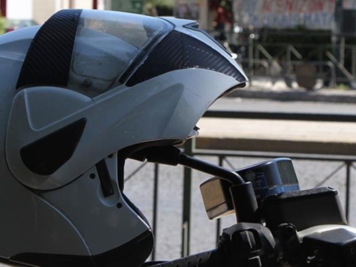 120 έλεγχοι και βεβαίωση 19 παραβάσεων για κράνος στα Τρίκαλα