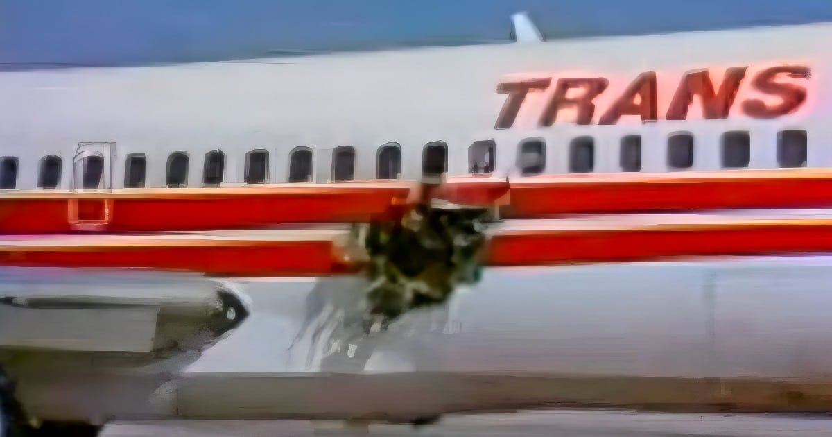2-4-1986-ekrixi-vomvas-se-aeroplano-2