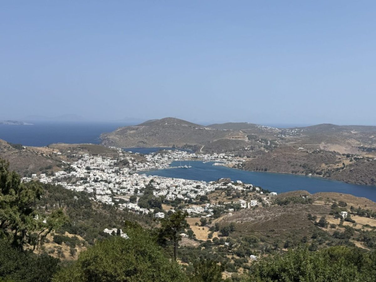 49χρονη υπό την επήρεια αλκοόλ μετά από τροχαίο έπεσε πάνω σε τρία δίκυκλα και επετέθη φραστικά σε αστυνομικούς