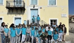 900-mathites-taxidepsan-stin-istoria