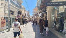 Anikta-simera-ta-katastimata-tou