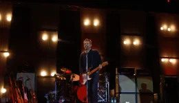 Bryan-Adams-Bare-Bones