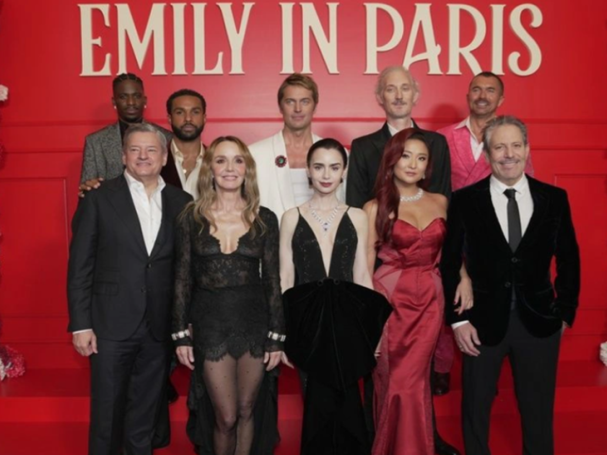 Emily in Paris: Το Netflix επιβεβαιώνει τα γυρίσματα της 6ης σεζόν σε Ελλάδα και Μονακό