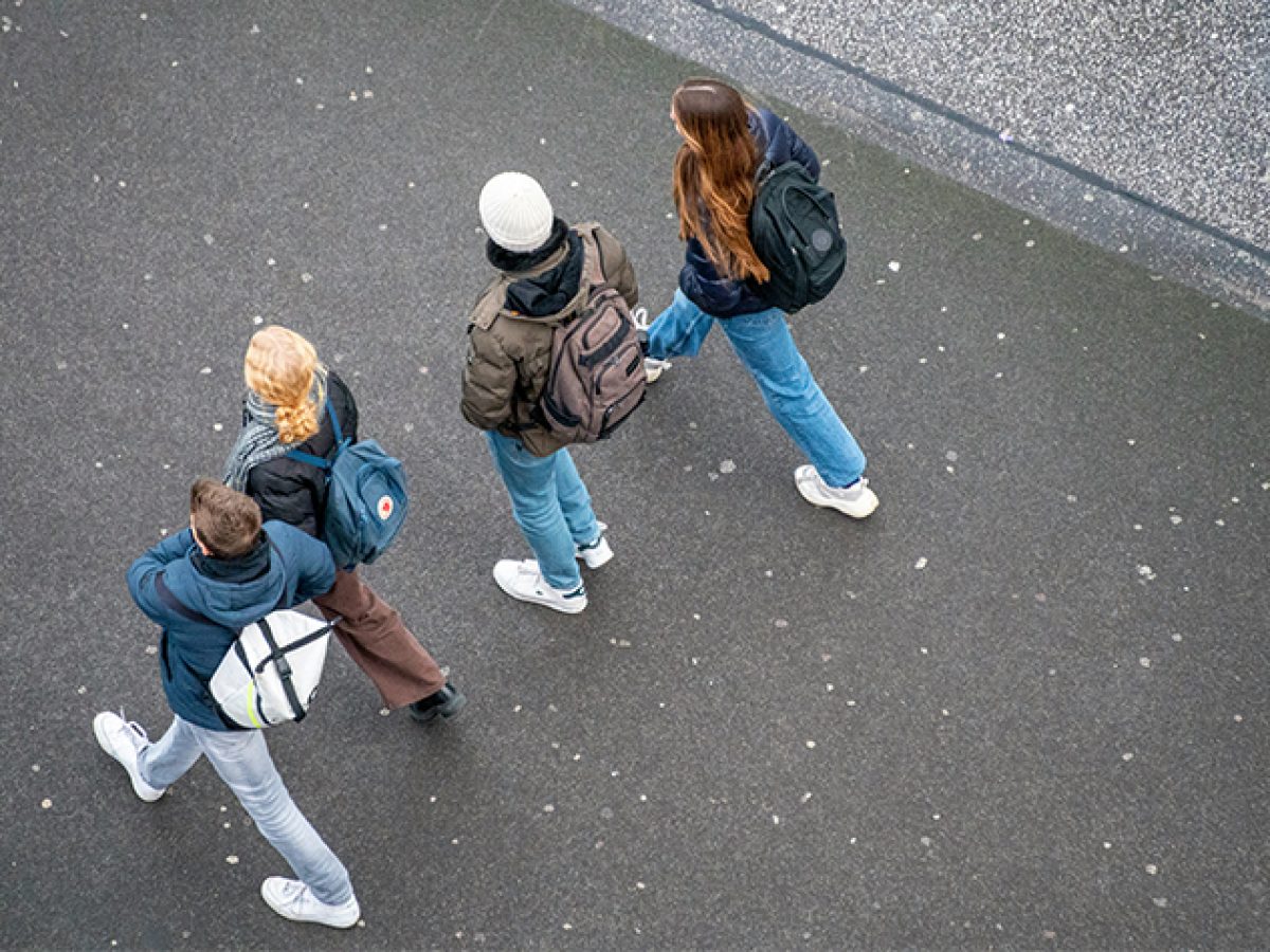 European Solidarity Corps: Πρόσκληση στους νέους για υποβολή ιδεών