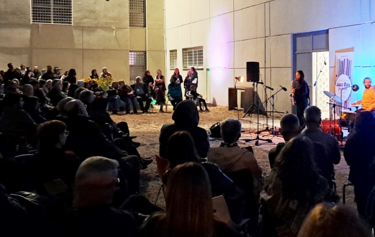Kosmosirroi-stin-premiera-tou-festival