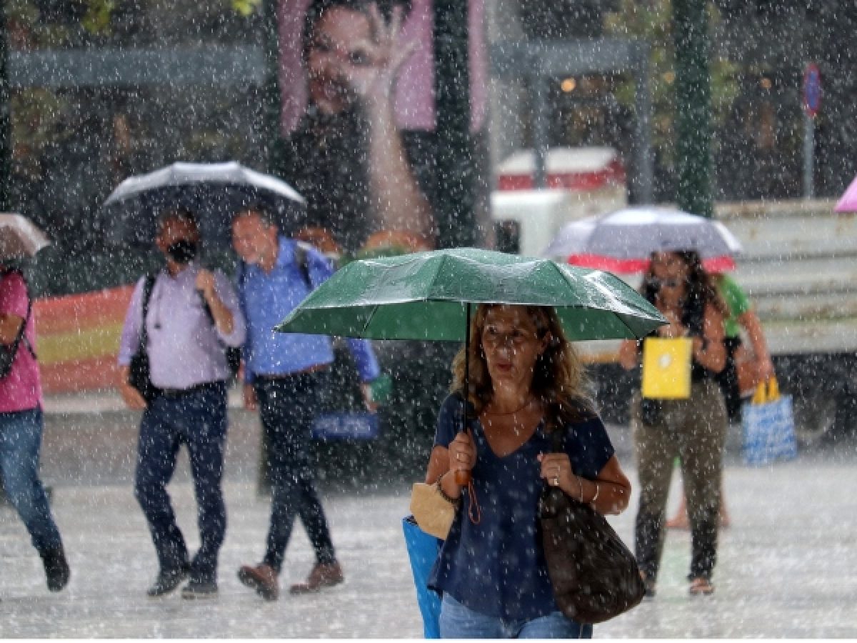 Meteo: Ακραία βροχόπτωση την Τετάρτη – Εντονα φαινόμενα για τρεις ώρες [χάρτες]