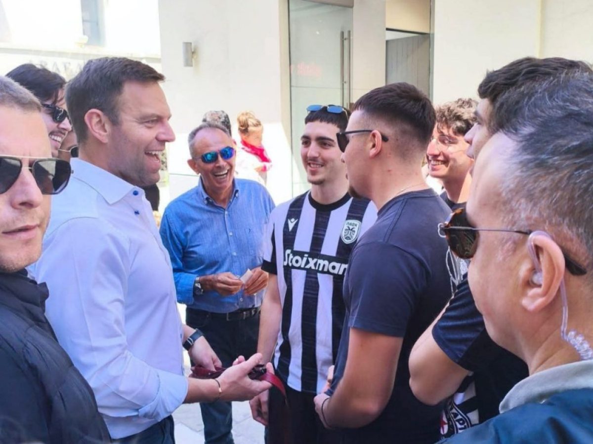 O Στέφανος Κασσελάκης εγκαινίασε τα γραφεία των Δημοκρατών στον Βόλο: “Ο κ .Τσίπρας ανήκει στο παρελθόν”