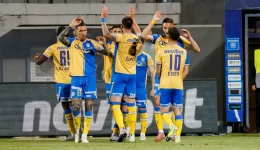 Super-League-niki-anasa-gia-ton