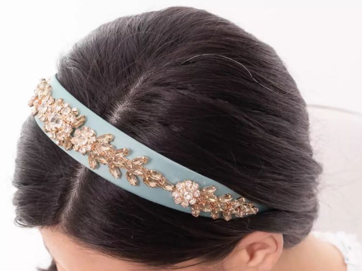 To αξεσουάρ μαλλιών που επέστρεψε με φόρα από τα 90s