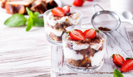 Trifle-me-tsoureki-giaourti-ke