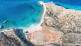 aftes-ine-i-apatites-paralies