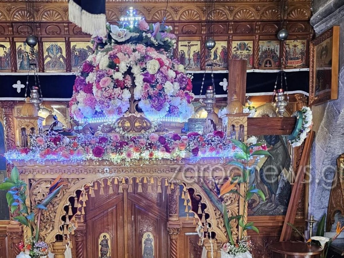 «Χάι τεκ» επιτάφιος στα Χανιά – Τοποθέτησαν λαμπάκια led στον τρούλο του | Photos