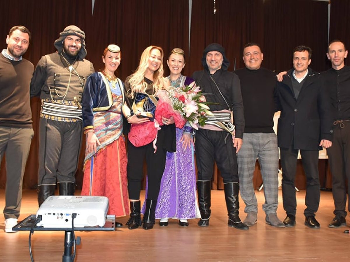 Χαϊδάρι: «Η ψυχή του Πόντου τραγούδησε» – Θερμή τιμητική βραδιά για τη Μελίνα Ασλανίδου με δάκρυα και συγκίνηση