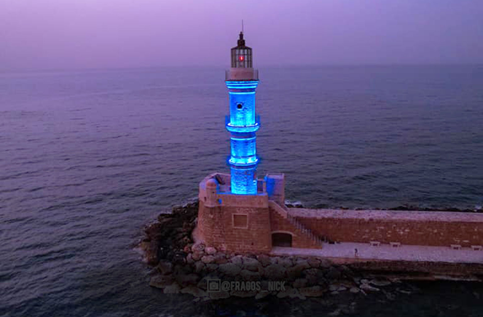 chania-enas-peripatos-agapis-stin-3