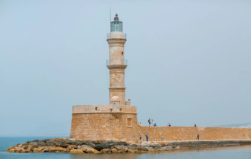 chania-gineka-epese-apo-ton-2