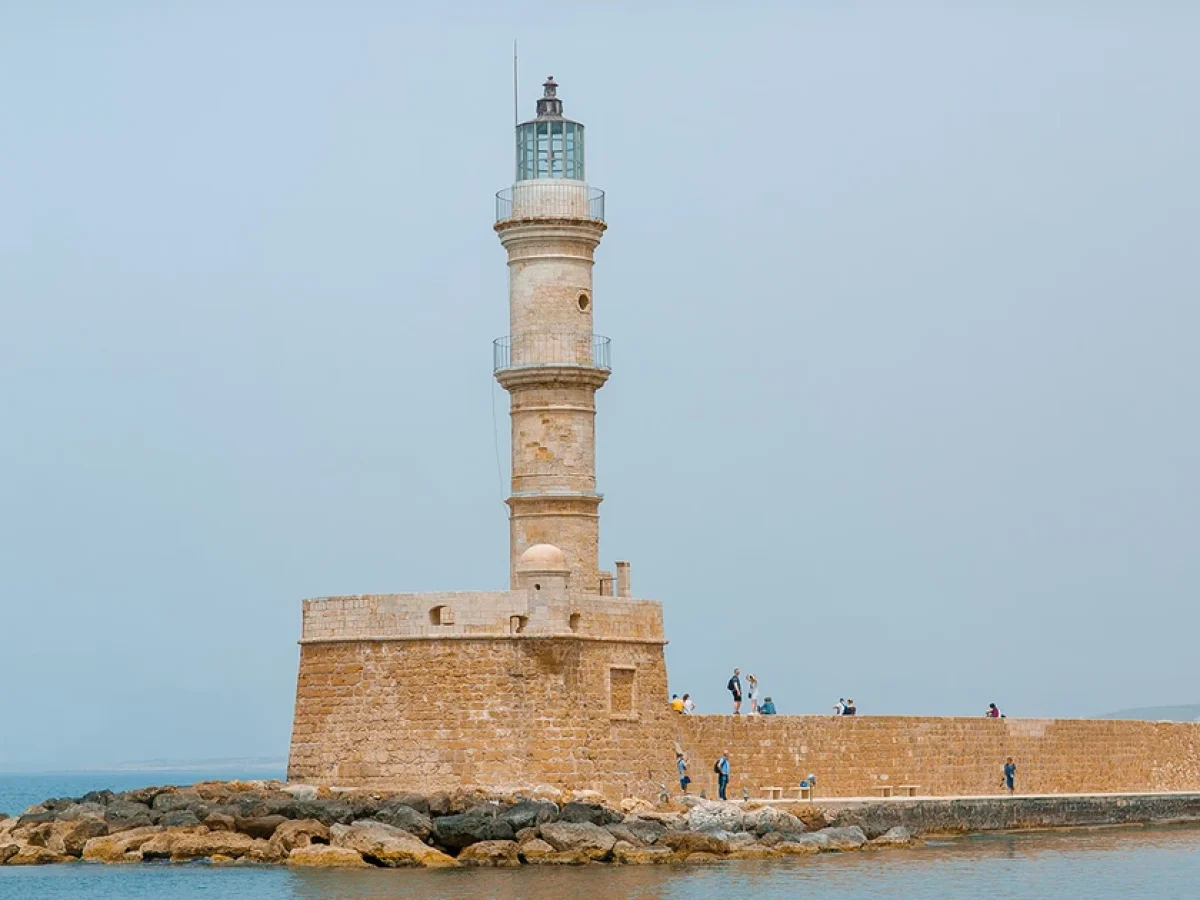 Χανιά Γυναίκα έπεσε από τον λιμενοβαχίονα του Ενετικού Λιμανιού – Μεταφέρθηκε στο Νοσοκομείο