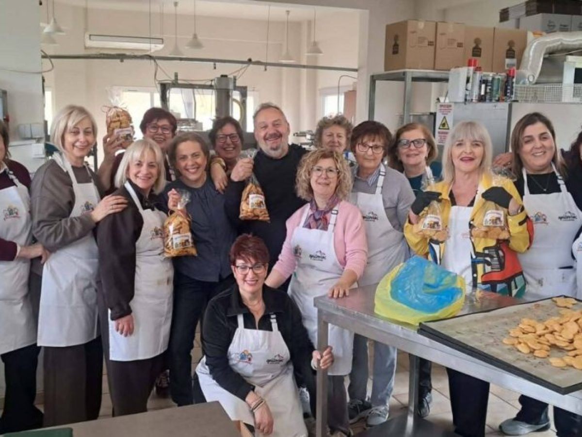 Χανιά | Πασχαλινά κουλουράκια για καλό σκοπό από τις «Γειτόνισσες Χαλέπας»