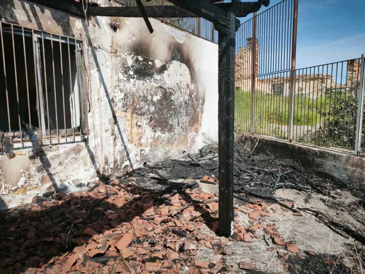 Χανιά: Πυρκαγιά σε σχολείο λόγω «του Ιούδα»