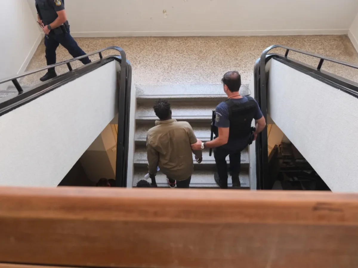 Χανιά: Στο εδώλιο δεκάδες πρόσφυγες με την κατηγορία του διακινητή: Κύμα αλληλεγγύης στα δικαστήρια